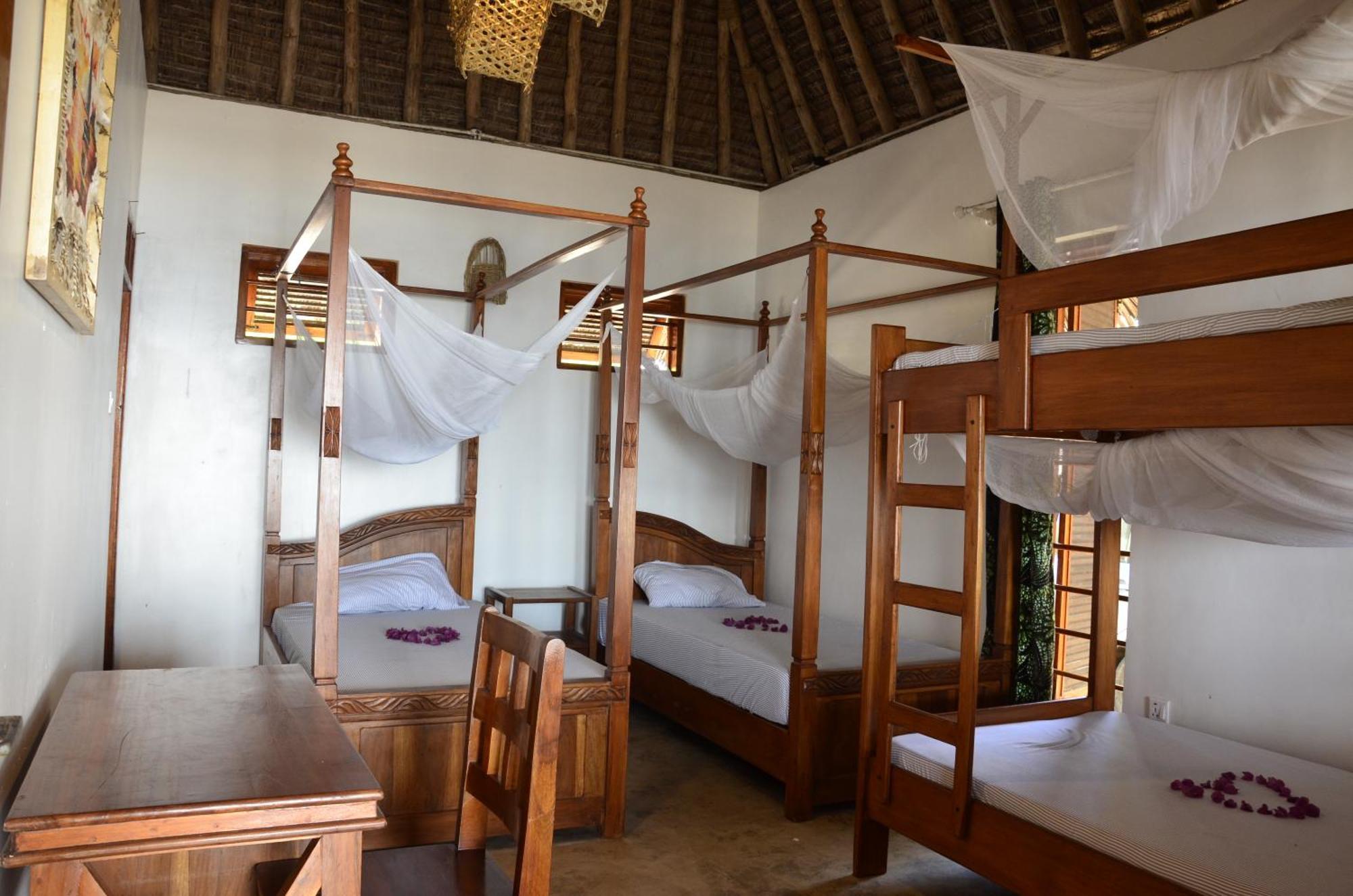 Lui Ushongo Beach House Pangani Exterior foto
